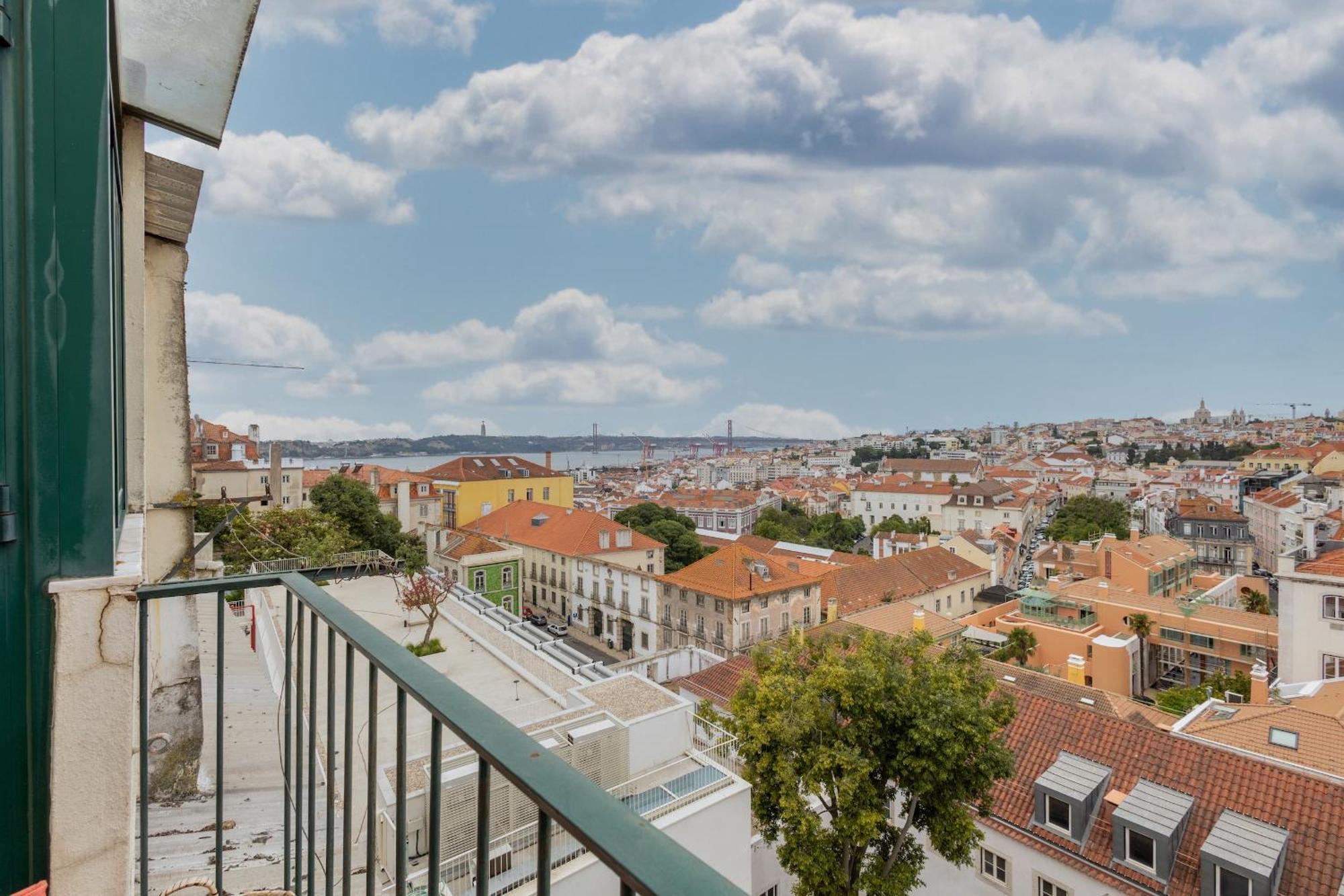 Beguest Bairro Alto City View Apartment Lisbon Bagian luar foto